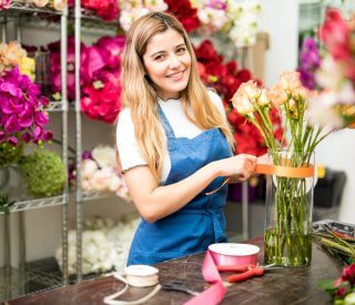 Artisan commerçant, fleuriste dans son atelier - Réseau Accompagnement Stratégie